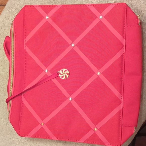 Estee Lauder Handbags - Estée Lauder bag 2021 Edition